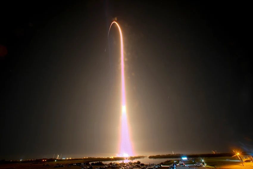 Lansiranje svemirske rakete sa četiri astronauta