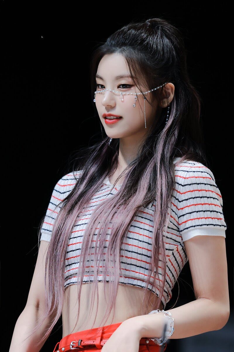 220728-ITZY-Yeji-Fansign-Event-documents-4