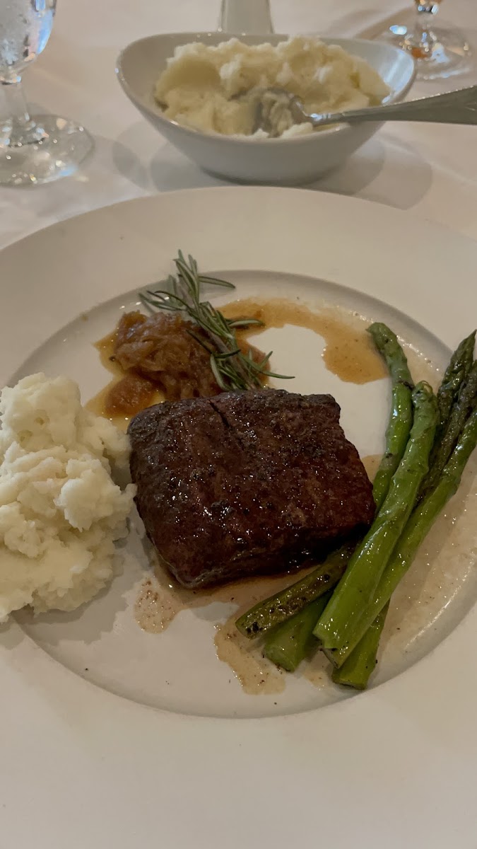 Steak, mashed potatoes, & asparagus