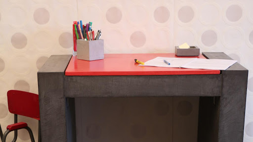 Bureau contemporain en béton ciré décoratif