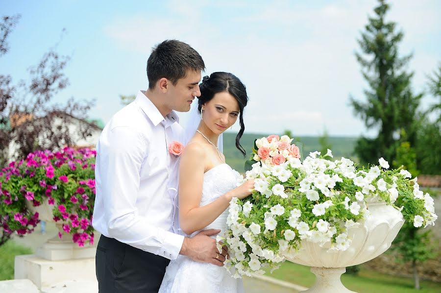 Wedding photographer Sergey Bondar (aisbondari). Photo of 24 February 2013