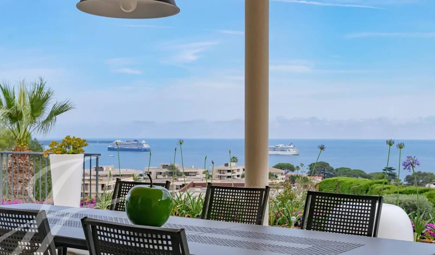 House with pool and terrace Cannes