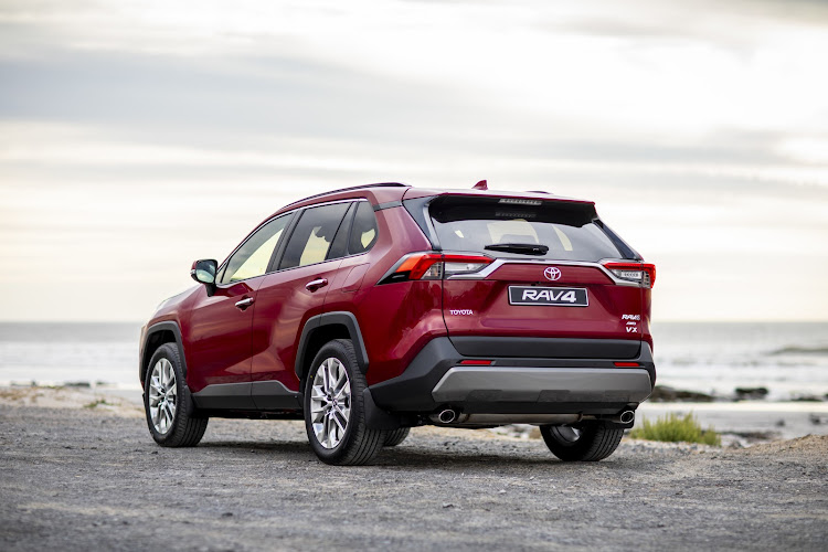 The 2019 Toyota RAV4 features dual tailpipes.