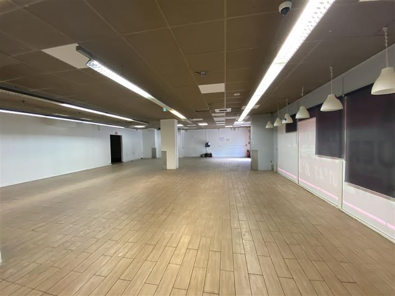 Location  locaux professionnels  232 m² à Paris 14ème (75014), 8 334 €