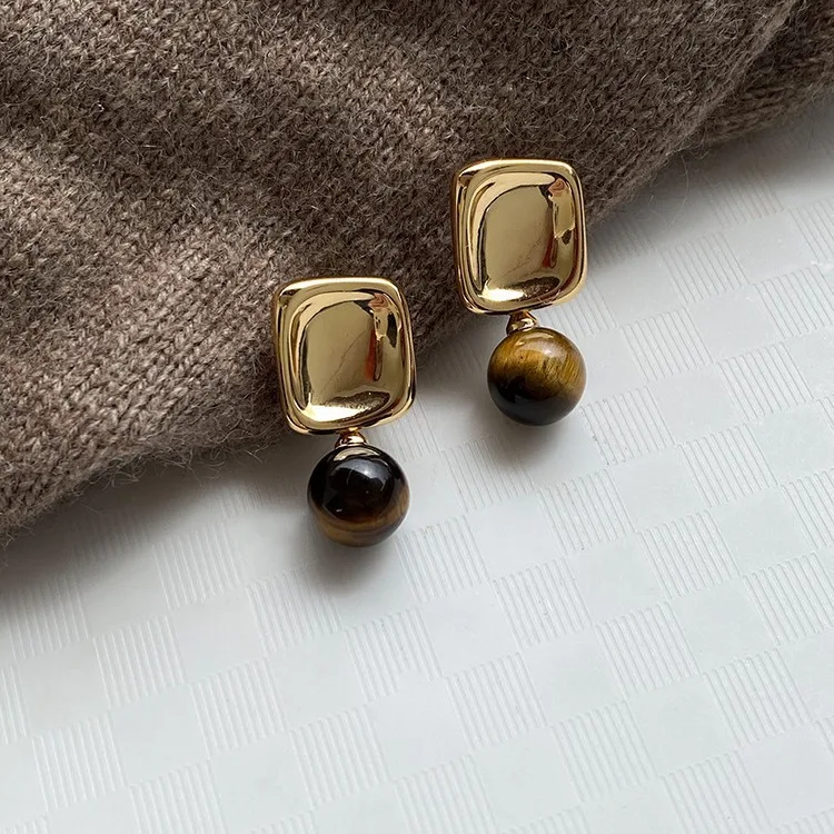 Boucles d'oreilles carrées caramel tigereye Maillard Rétro Automne Hiver. Des bijoux uniques pour compléter votre style avec une touche d'élégance.