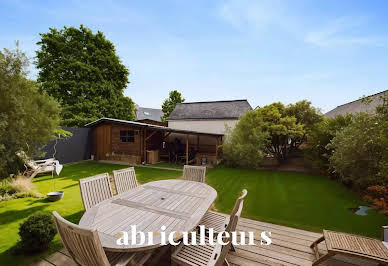 Maison avec jardin et terrasse 1