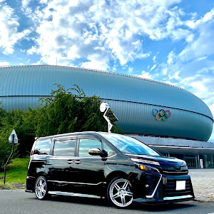 ヴォクシー ZRR85W