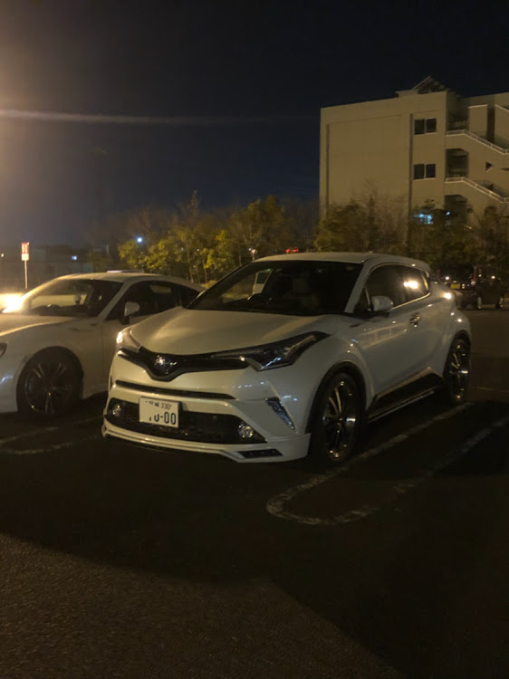 C-HRのドライブ・車高調整・タイヤ交換・マフラー交換に関するカスタム事例の投稿画像1枚目