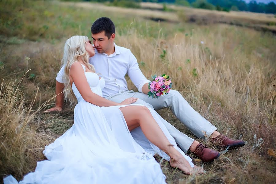 Fotógrafo de casamento Darina Limarenko (andriyanova). Foto de 1 de novembro 2016