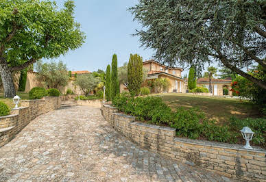 Maison avec piscine et jardin 19