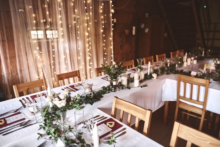 Fotógrafo de casamento Jitka Houzarová (zaraphoto). Foto de 25 de setembro 2018