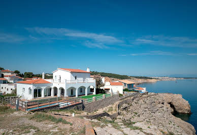 House with pool and garden 17