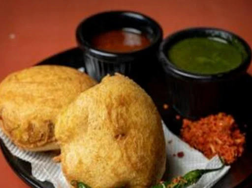 Batata Vada(2 Pcs With Green & Red Chutney)