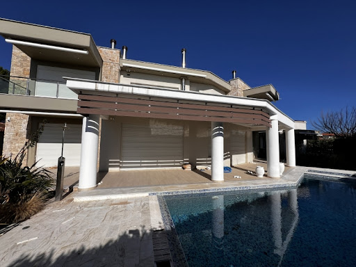 Villa with pool 1