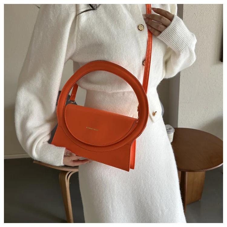 Fashionable Western Shoulder Messenger Bag, Simple and Portable for Women, Comfortable Design, Perfect for Everyday Use,