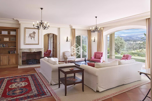 Villa with pool and terrace 3