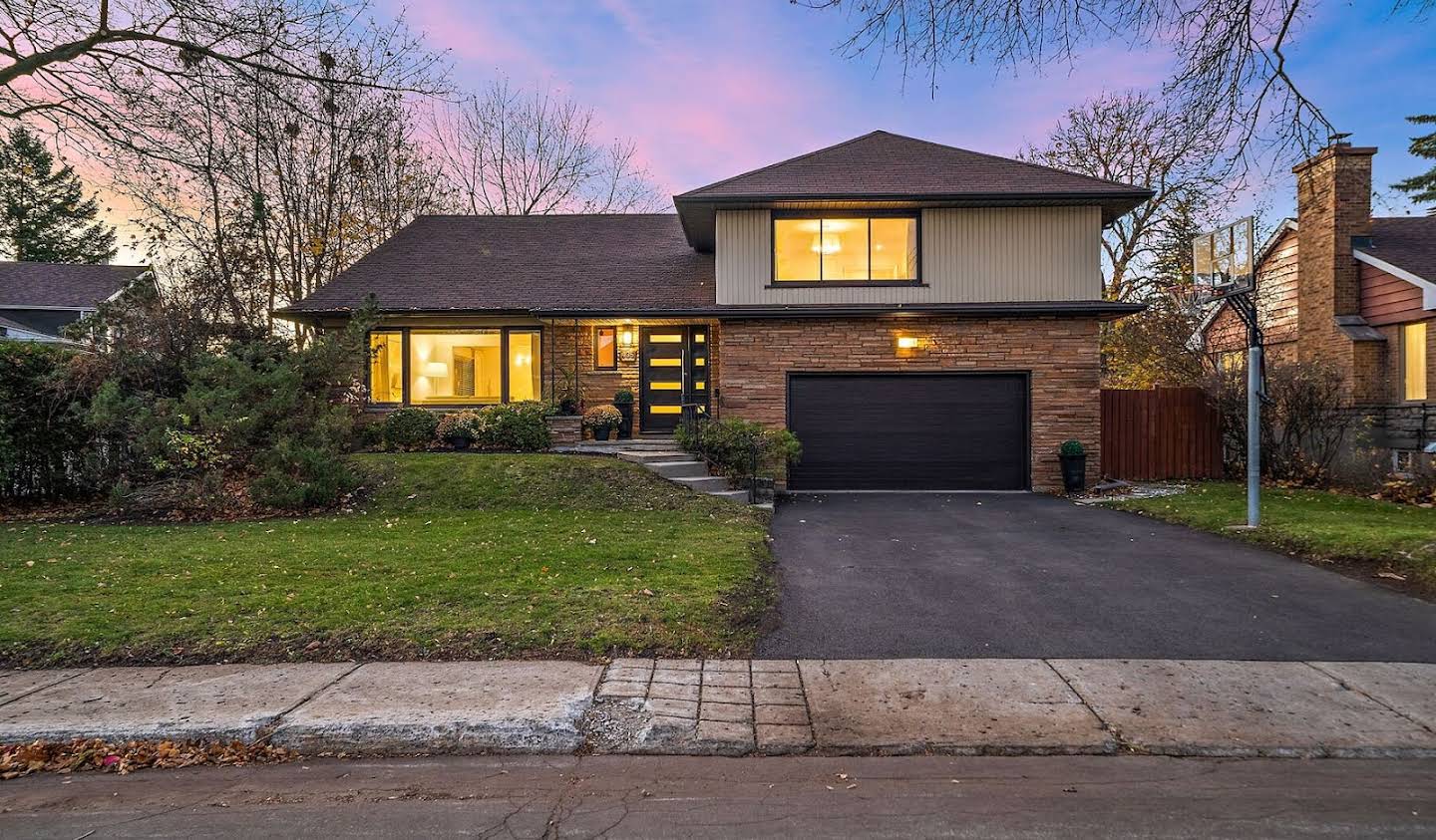 House with garden and terrace Mount Royal