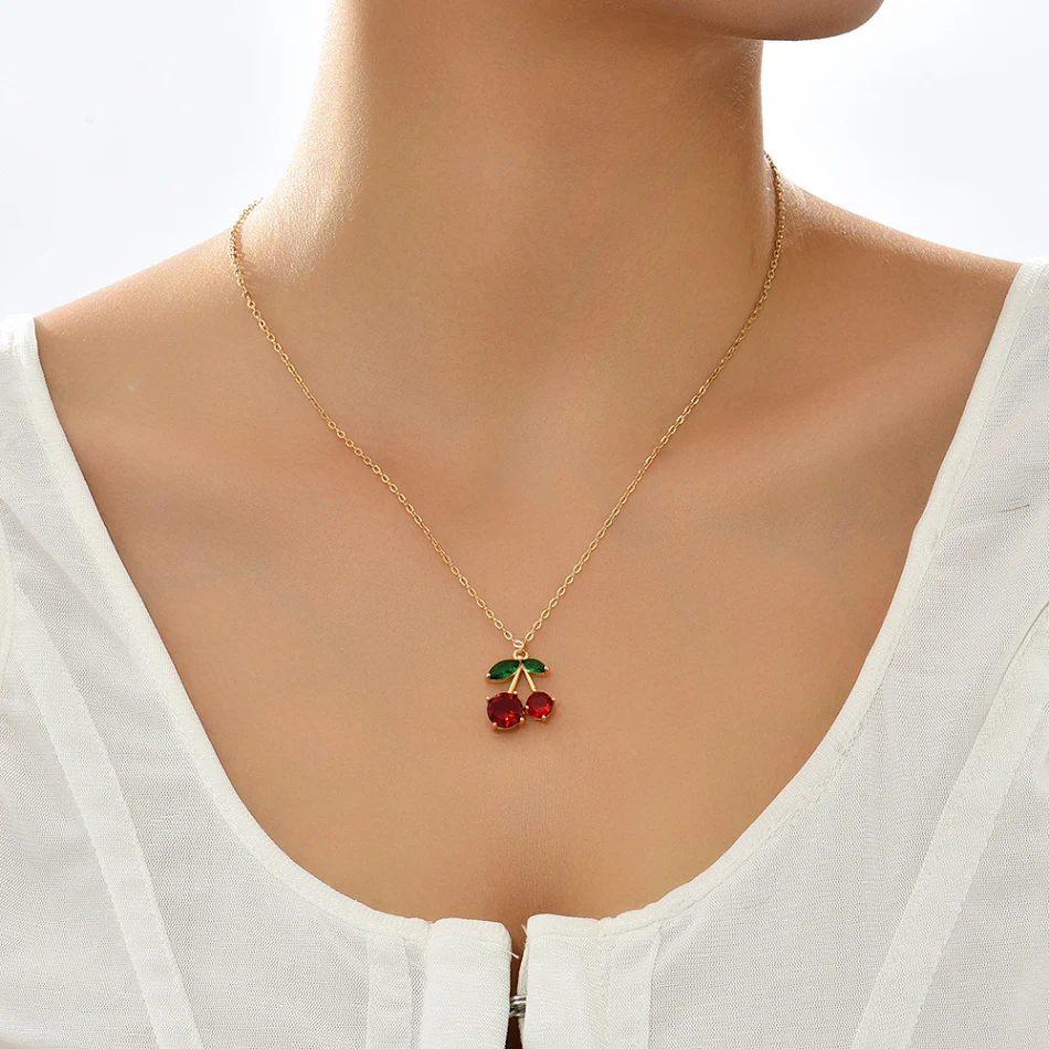Colar Feminino Camada Única com Pingente de Amor e Design de Moda com Zircônia. Expresse seu amor com elegância.
