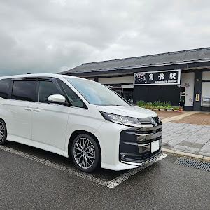 ノア ZWR90W