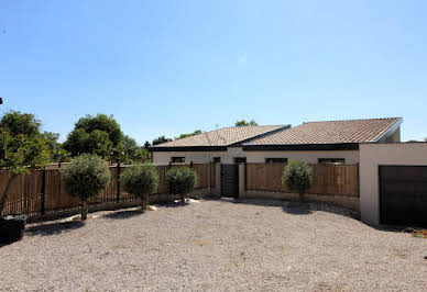 Villa avec piscine et terrasse 4