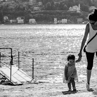 passeggiando in riva al lago di 