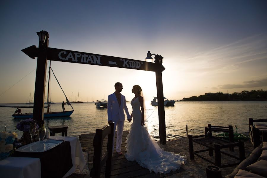 Wedding photographer Elena Bukhtoyarova (lebv64). Photo of 3 September 2013