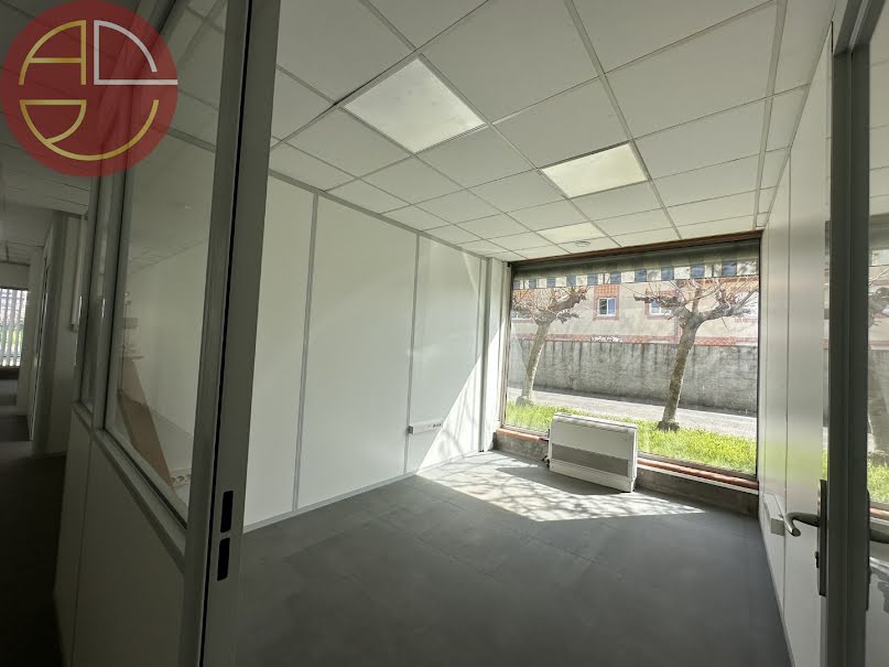 Location  locaux professionnels 7 pièces 440 m² à Toulouse (31000), 3 530 €