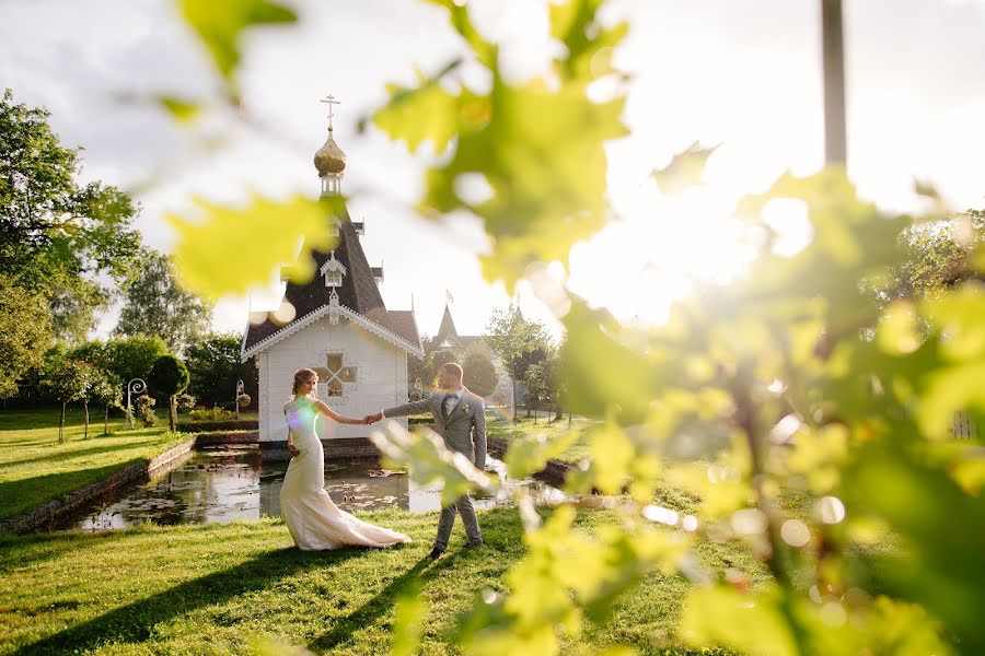 Wedding photographer Marina Lobanova (lassmarina). Photo of 21 July 2019