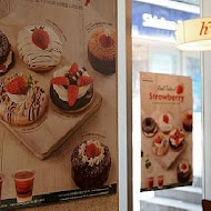 Krispy Kreme Doughnuts 甜甜圈