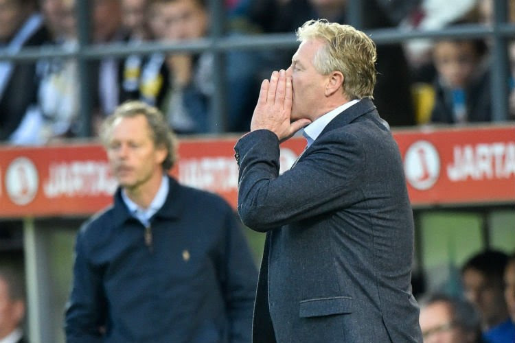 Peter Maes vol lof over zijn spelers na behalen play-off 1: "Zij hebben de weg getoond"