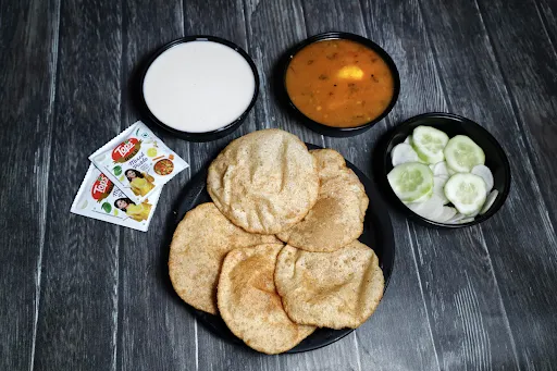 4 Poori With Aloo Sabji Raita