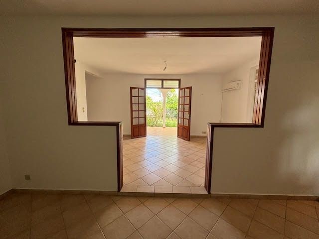 Location  maison 4 pièces  à Saint-François (97118), 1 200 €