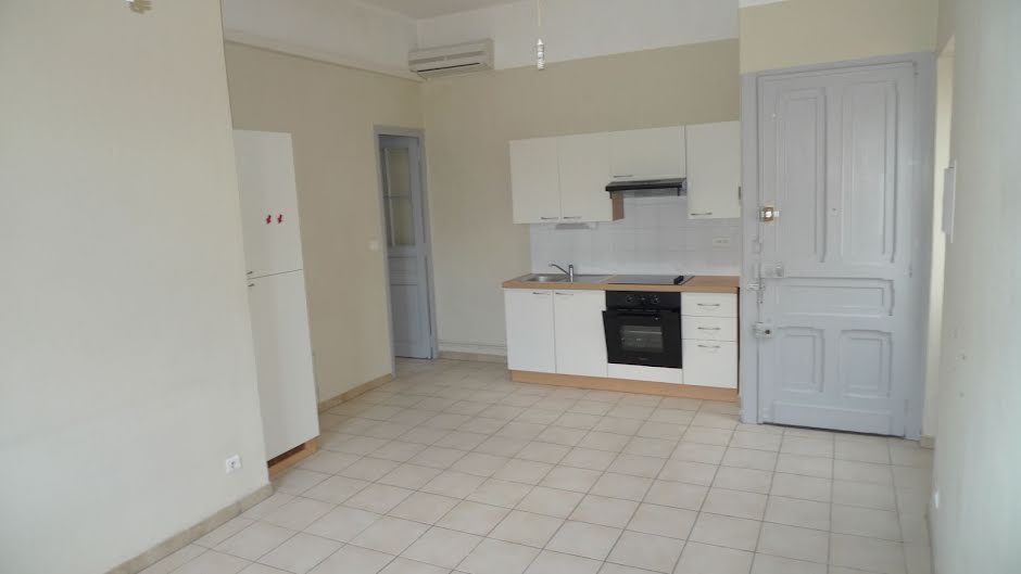 Location  appartement 2 pièces 42 m² à Nimes (30000), 488 €