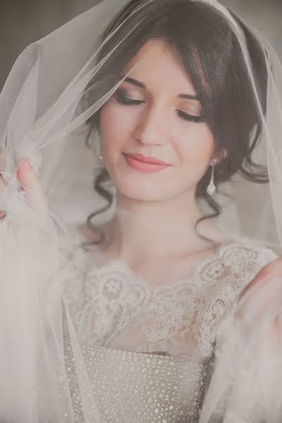 Wedding photographer Oksana Bazhaeva (oksi85). Photo of 19 January 2014