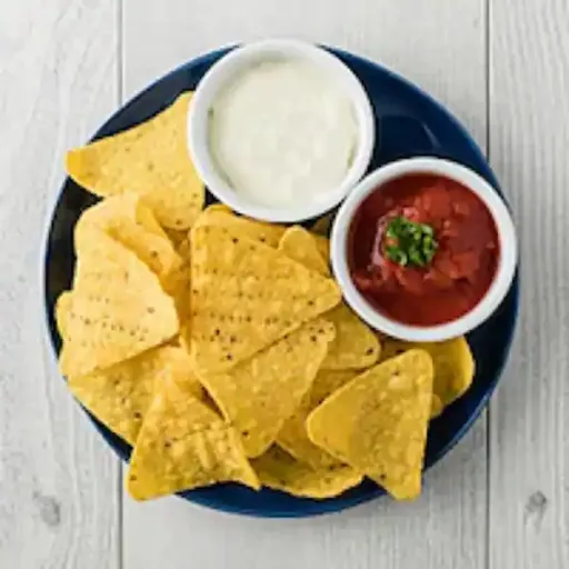 Nachos With Cheese And Salsa