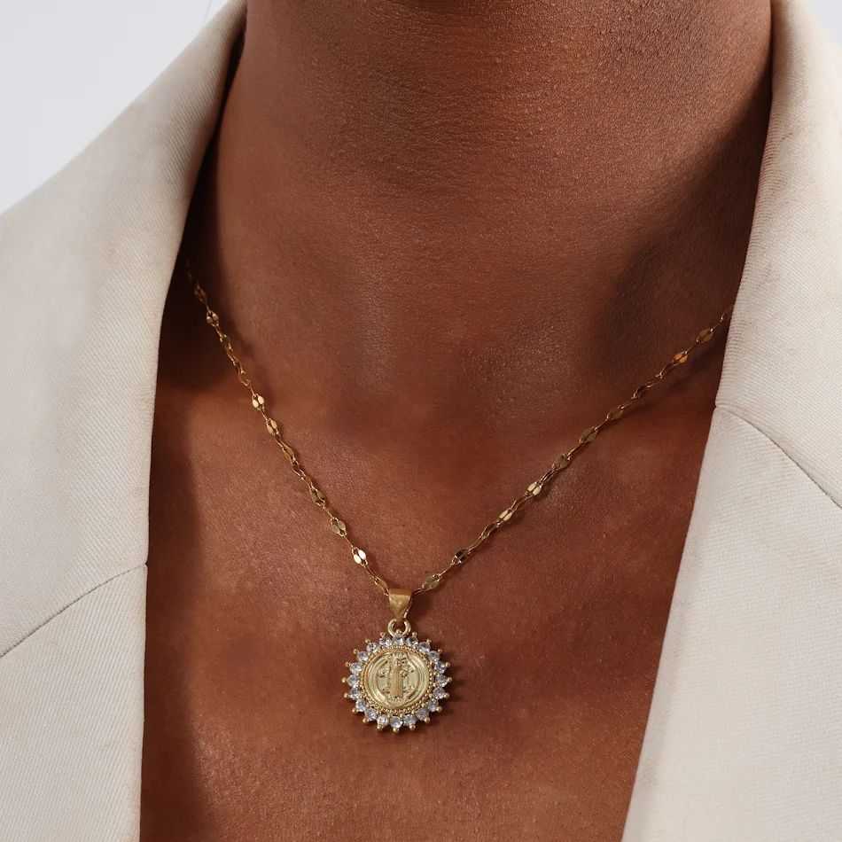 Maagd Maria ketting met diamanten hanger, vrouwelijk Instagram design, rond, creatief, stijlvol, modieus, een perfect cadeau