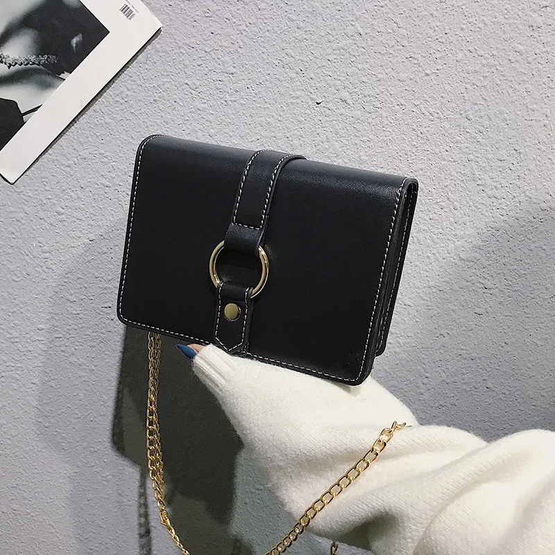 Modieuze, eenvoudige schoudertas, klein en vierkant. Perfect voor dagelijks gebruik, draag comfortabel al je essentials met deze stijlvolle en praktische tas.