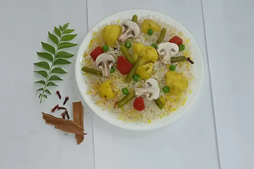 Less Spicy Mushroom Biryani With Raita [250 Ml]