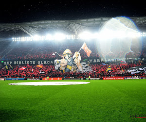 📷 Prachtige tifo bij Europese match Trabzonspor om hulpverleners bij ramp in Turkije en Syrië te eren