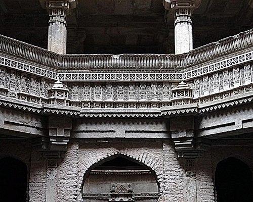 Adalaj Stepwell | Outstation Cab Service in Ahmedabad