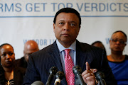 Fox News host Kelly Wright speaks in front of fellow plaintiffs to address a race discrimination class-action lawsuit filed against Fox News on behalf of former and current Fox News employees, in New York City. REUTERS/Brendan McDermid