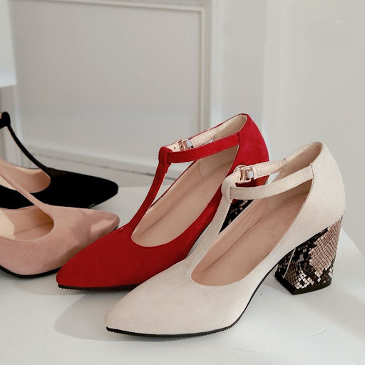 Title 3, High heeled shoes with thong buckle for a styli...