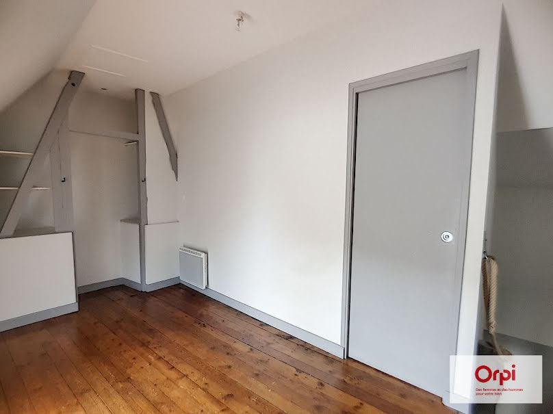 Location  appartement 2 pièces 37 m² à Montmarault (03390), 365 €