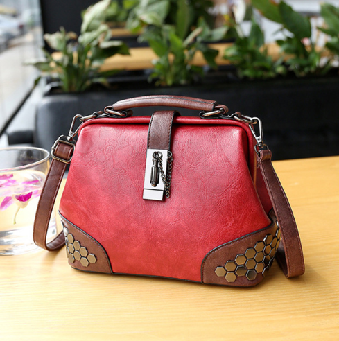 Sac à main femme en cuir petit sac docteur sac à bandoulière femme sac à bandoulière chaîne rivets filles vintage femmes.