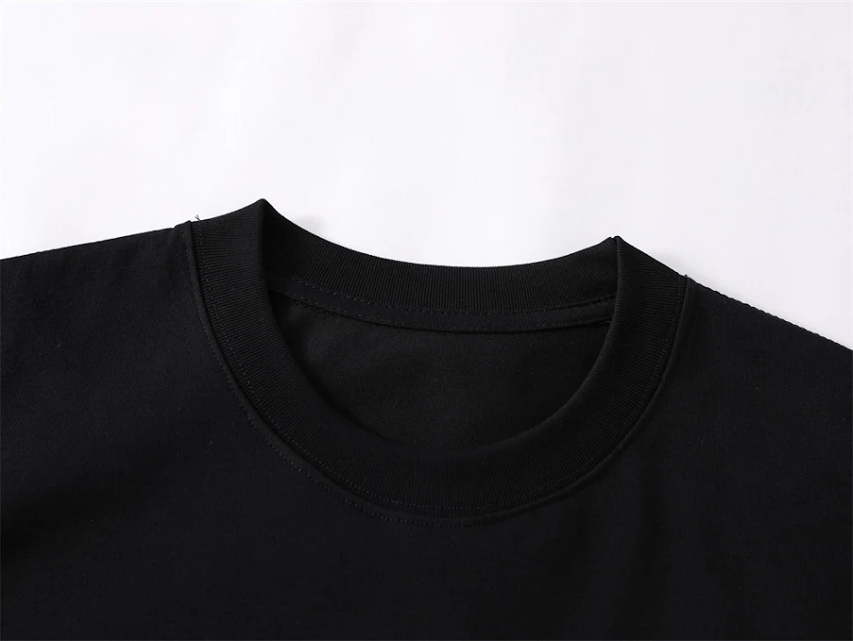 Maglietta uomo maniche corte con ricamo Puppy Flocking, morbida e traspirante, perfetta per un look casual estivo e confortevole.