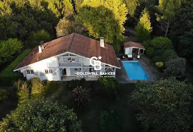 Maison avec piscine et jardin 3