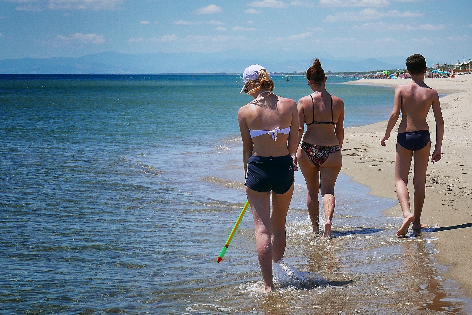 three on the beach  di Dongi