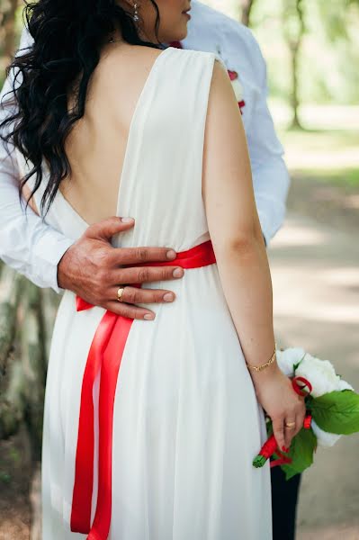 Fotografo di matrimoni Yana Nazarenko (yana2018). Foto del 30 luglio 2019