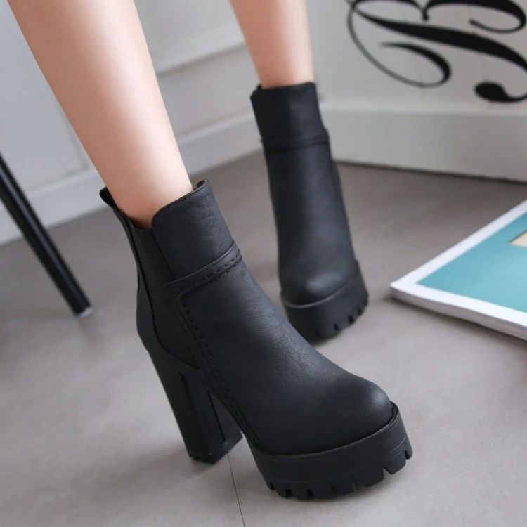 Mid boots hoge hak plateau Martin boots. Combineer moeiteloos stijl en comfort. De perfecte schoenen voor een statement look, geschikt voor dagelijks gebruik.