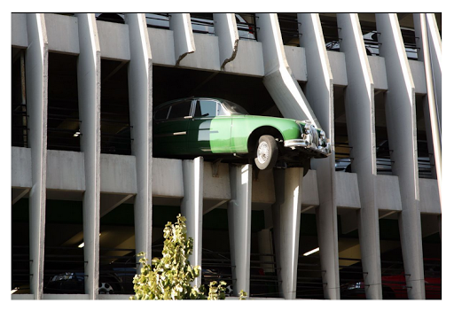 Voiture parking Victor Hugo